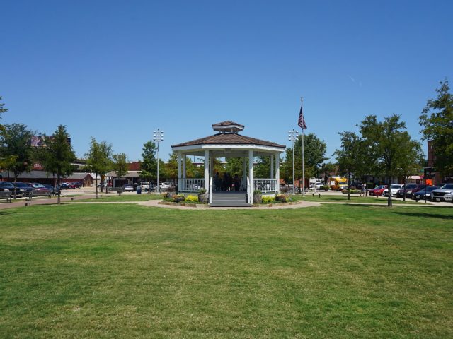 Carrollton_July_2019_09_(Carrollton_Square)